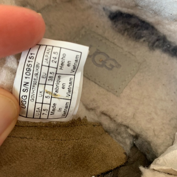 Ugg | Benson Waterproof Ankle Boots - Picture 9 of 11